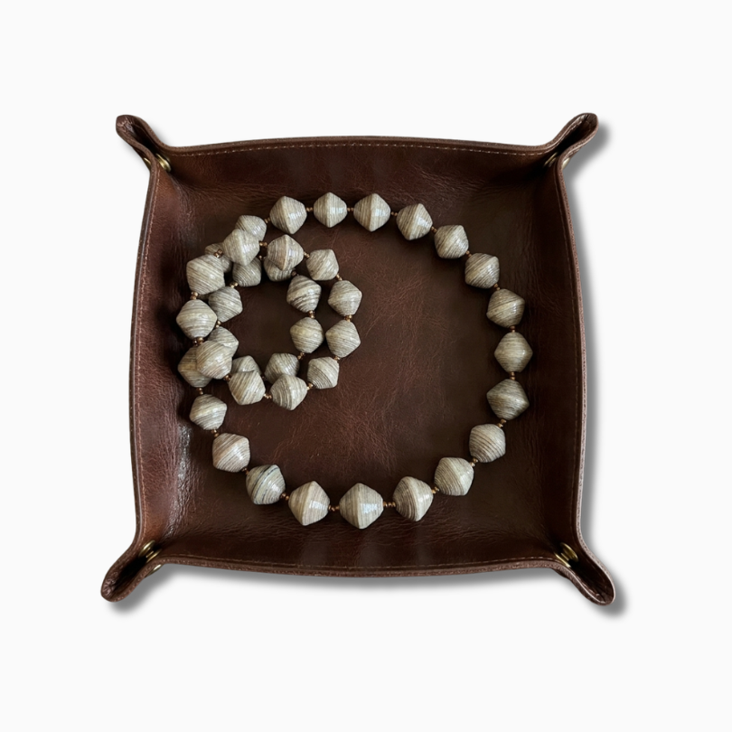 Collana in carta riciclata